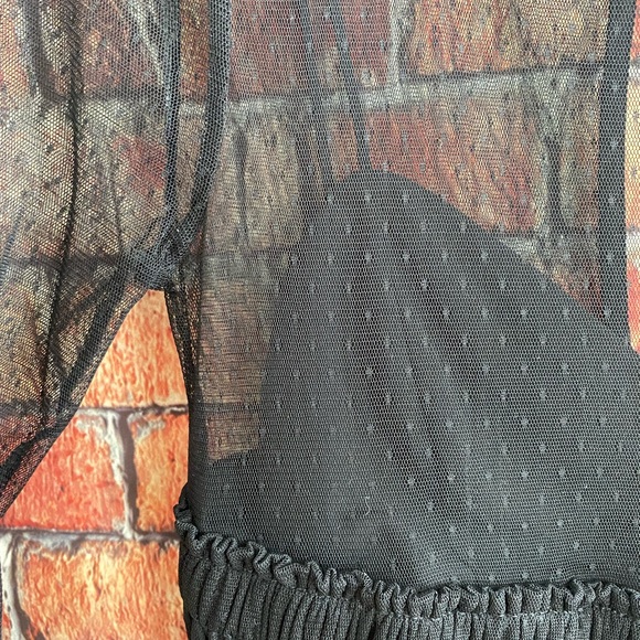 Black mesh top - Picture 2 of 4